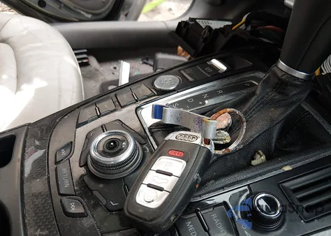 2011 Audi A5 2.0T Premium из США, поврежденный, VIN WAUCFAFR9BA079542